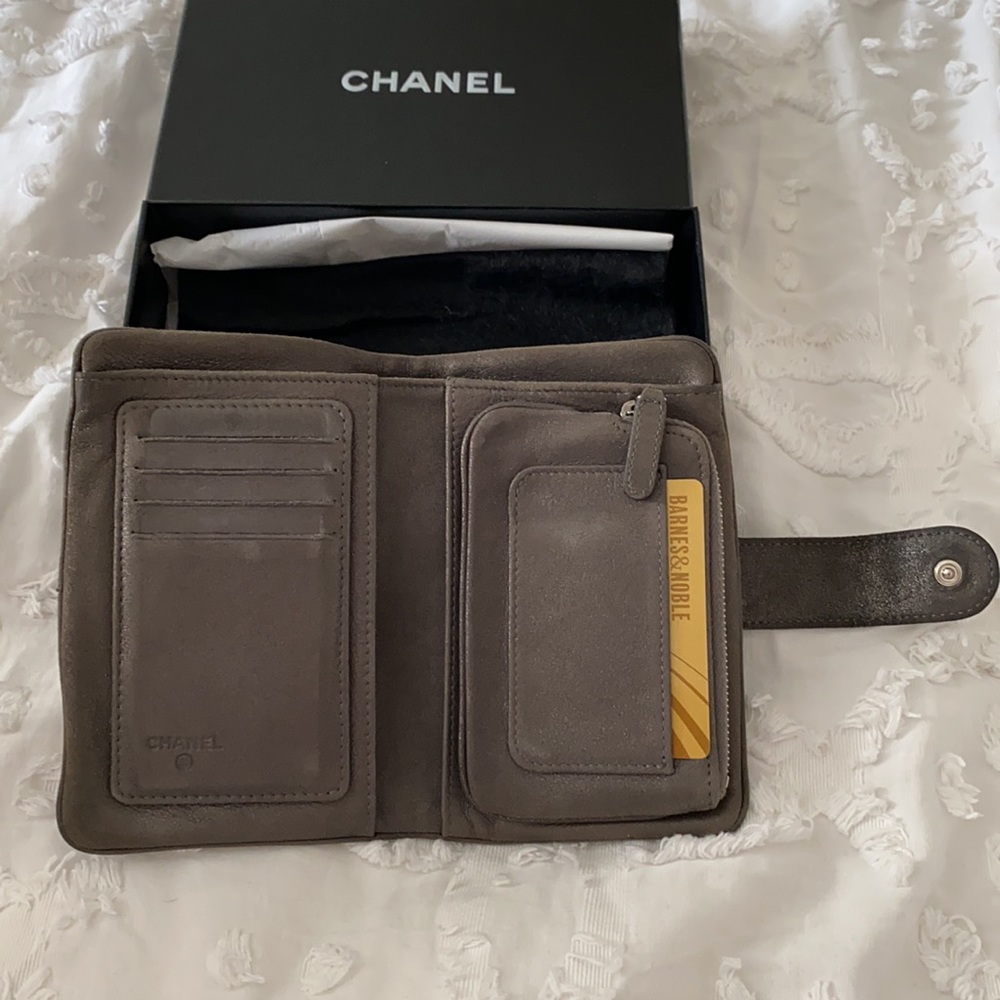 Chanel Wallet - Picture 2 of 9